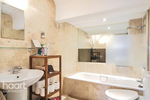 Flat 8, Parklands Hazel Grove, Hindhead, GU26 6BJ