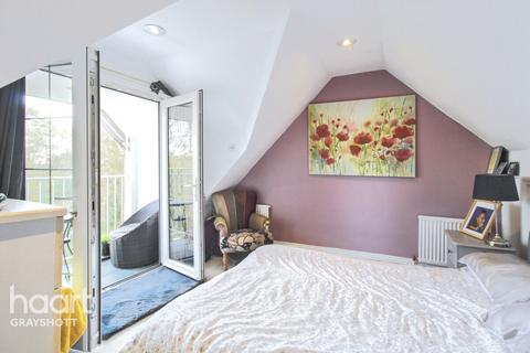 Flat 8, Parklands Hazel Grove, Hindhead, GU26 6BJ