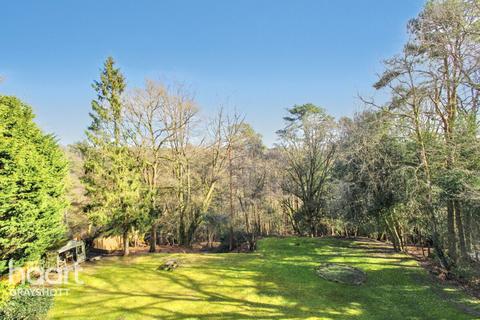 Flat 8, Parklands Hazel Grove, Hindhead, GU26 6BJ