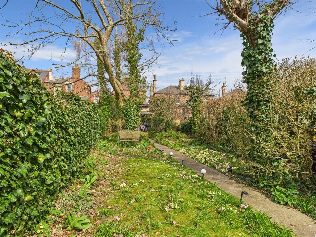 Primrose Lawn