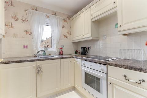 2 bedroom flat for sale, Ireland Crescent, Leeds