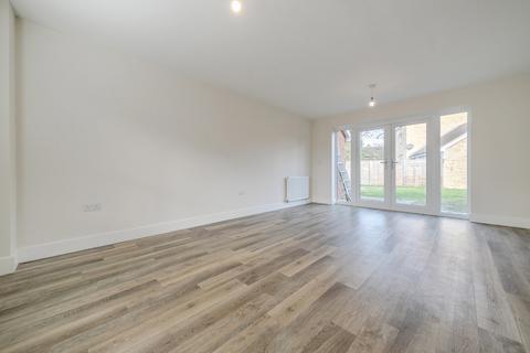 7 Great Barn Crescent, West End, Woking, GU24 9FX