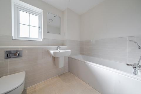 7 Great Barn Crescent, West End, Woking, GU24 9FX