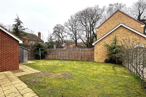 7 Great Barn Crescent, West End, Woking, GU24 9FX