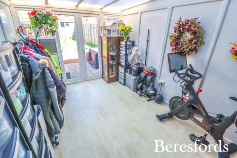 31 Chelmer Drive, South Ockendon, RM15 6EE