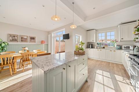 25 Vale Road, Claygate, Esher, KT10 0NL