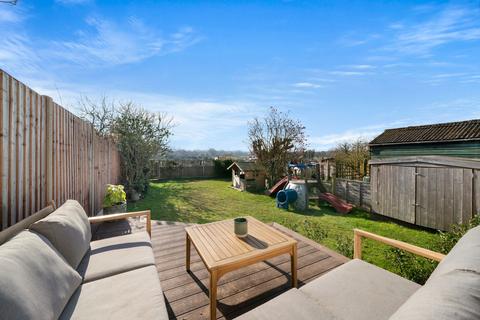 25 Vale Road, Claygate, Esher, KT10 0NL