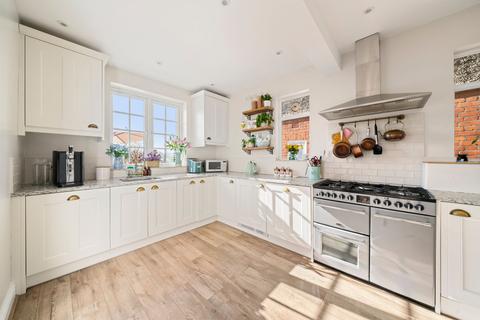 25 Vale Road, Claygate, Esher, KT10 0NL