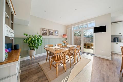 25 Vale Road, Claygate, Esher, KT10 0NL