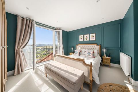 25 Vale Road, Claygate, Esher, KT10 0NL