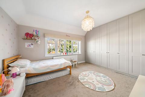 25 Vale Road, Claygate, Esher, KT10 0NL