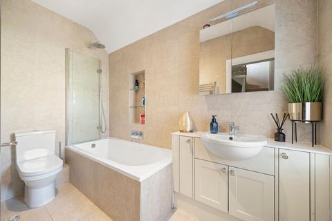 25 Vale Road, Claygate, Esher, KT10 0NL