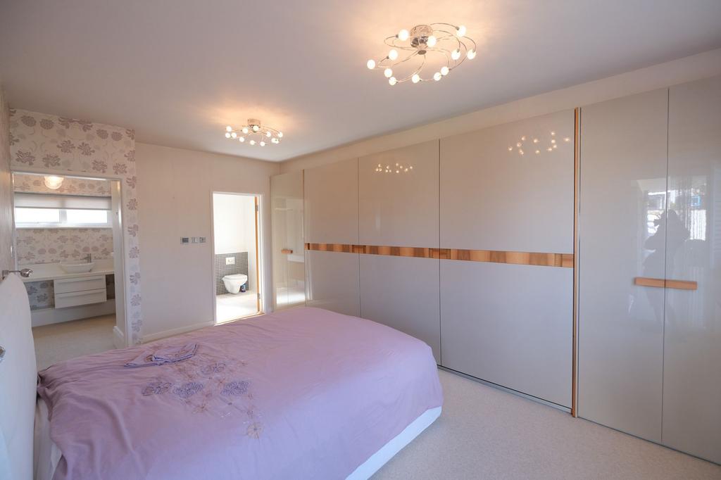 Principal bedroom
