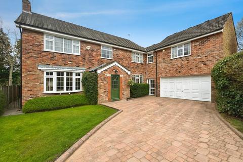 8 Blenheim Close, Wilmslow, SK9 2DN