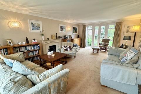 8 Blenheim Close, Wilmslow, SK9 2DN