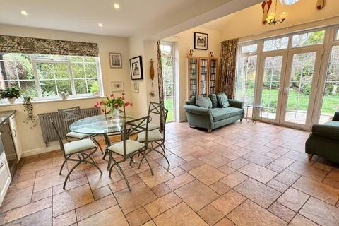 8 Blenheim Close, Wilmslow, SK9 2DN