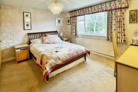 8 Blenheim Close, Wilmslow, SK9 2DN