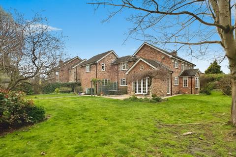 8 Blenheim Close, Wilmslow, SK9 2DN