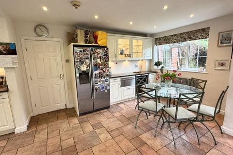 8 Blenheim Close, Wilmslow, SK9 2DN