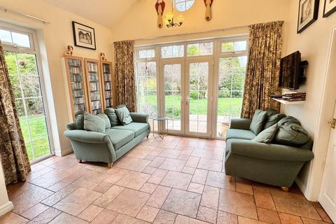 8 Blenheim Close, Wilmslow, SK9 2DN
