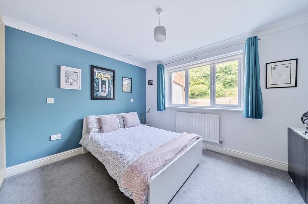 Lg Bedroom