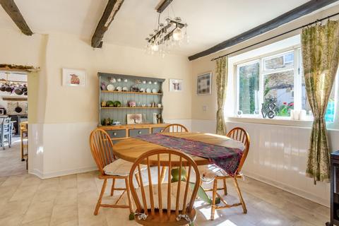 undefined, Barnsley, Cirencester, Gloucestershire, GL7
