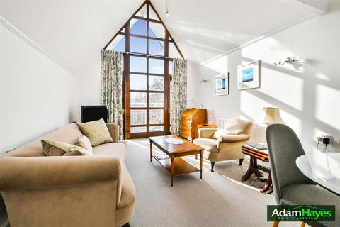 1 bedroom apartment for sale, Sandringham Gardens, London N12