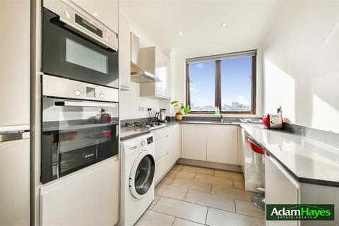 1 bedroom apartment for sale, Sandringham Gardens, London N12