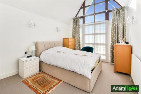 1 bedroom apartment for sale, Sandringham Gardens, London N12