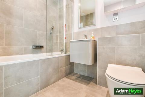 1 bedroom apartment for sale, Sandringham Gardens, London N12