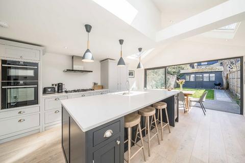 27 Heathfield North, Twickenham, TW2 7QN