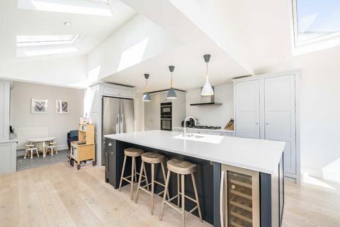 27 Heathfield North, Twickenham, TW2 7QN