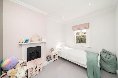 27 Heathfield North, Twickenham, TW2 7QN