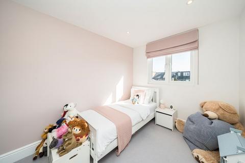 27 Heathfield North, Twickenham, TW2 7QN