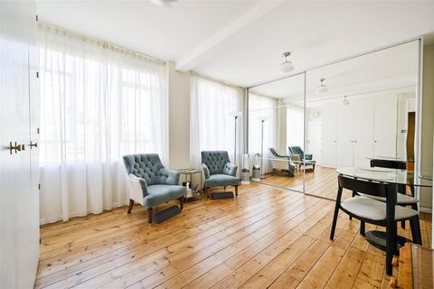 undefined, Florin Court, London EC1M