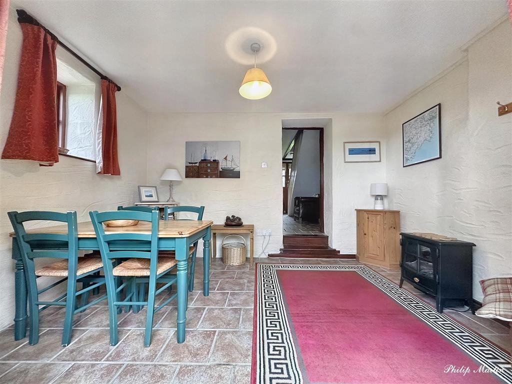 Dining room 2.jpg
