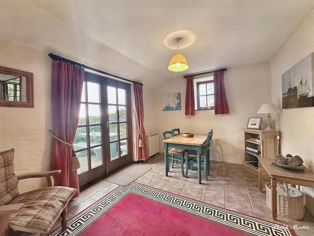 Dining room.jpg