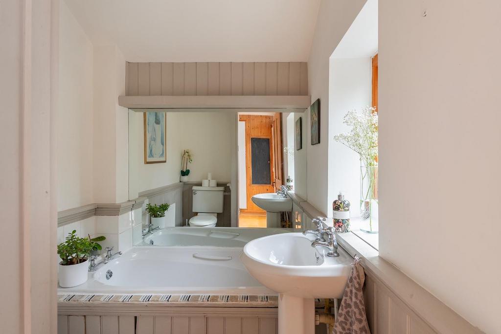 0 M7 PSFS - Bathroom B.jpg
