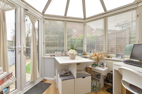 1 Ashurst Close, Dartford, DA1 4SX