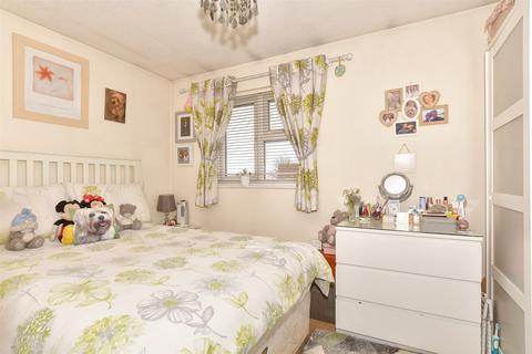 1 Ashurst Close, Dartford, DA1 4SX