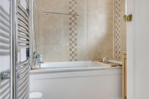 1 bedroom flat for sale, Wolsey Grove, Esher, KT10