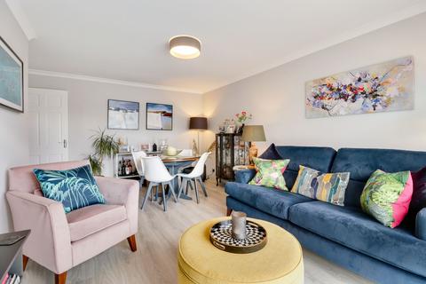 41 Warwick Gardens, Thames Ditton, KT7 0RB