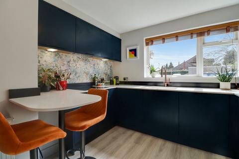 41 Warwick Gardens, Thames Ditton, KT7 0RB