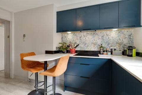 41 Warwick Gardens, Thames Ditton, KT7 0RB