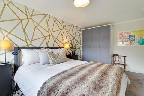 41 Warwick Gardens, Thames Ditton, KT7 0RB