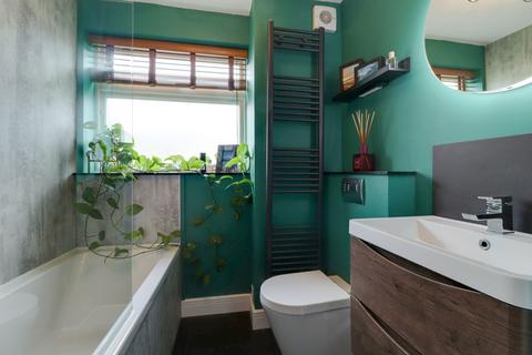 41 Warwick Gardens, Thames Ditton, KT7 0RB