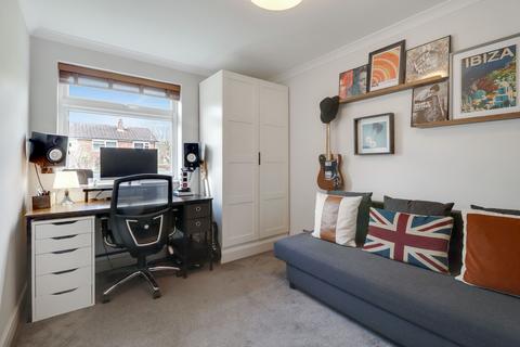 41 Warwick Gardens, Thames Ditton, KT7 0RB