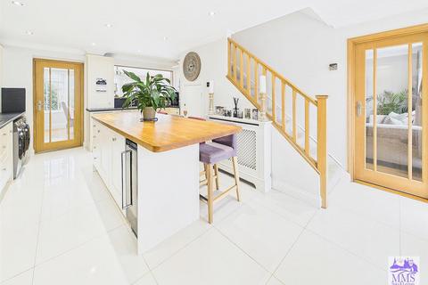 27 Stanley Crescent, Gravesend, DA12 5SZ