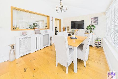 27 Stanley Crescent, Gravesend, DA12 5SZ