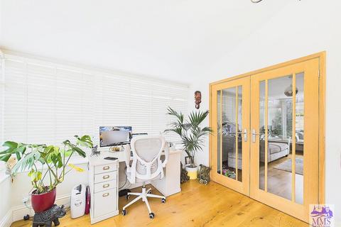 27 Stanley Crescent, Gravesend, DA12 5SZ